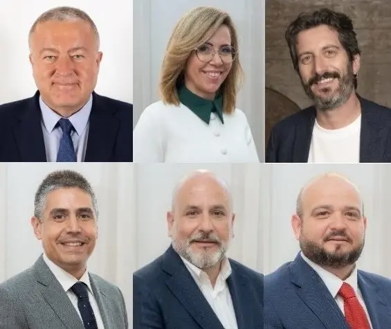 Políticos participantes en la charla-coloquio