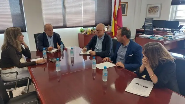 Secretario Gral. Agricultura, 2º Izq. presidente ACOFAMUR y sec. gral FREMM