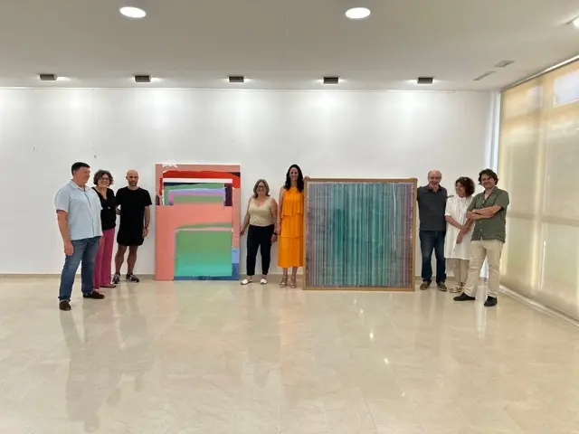 Jurado con las obras premiadas