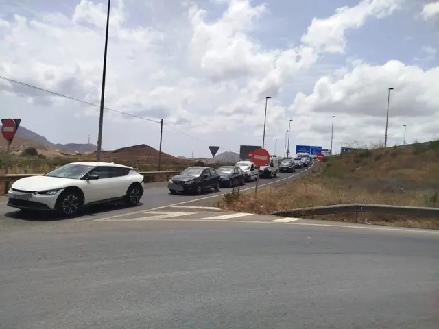 Foto carril de acceso al polígono industrial Cabezo Beaza