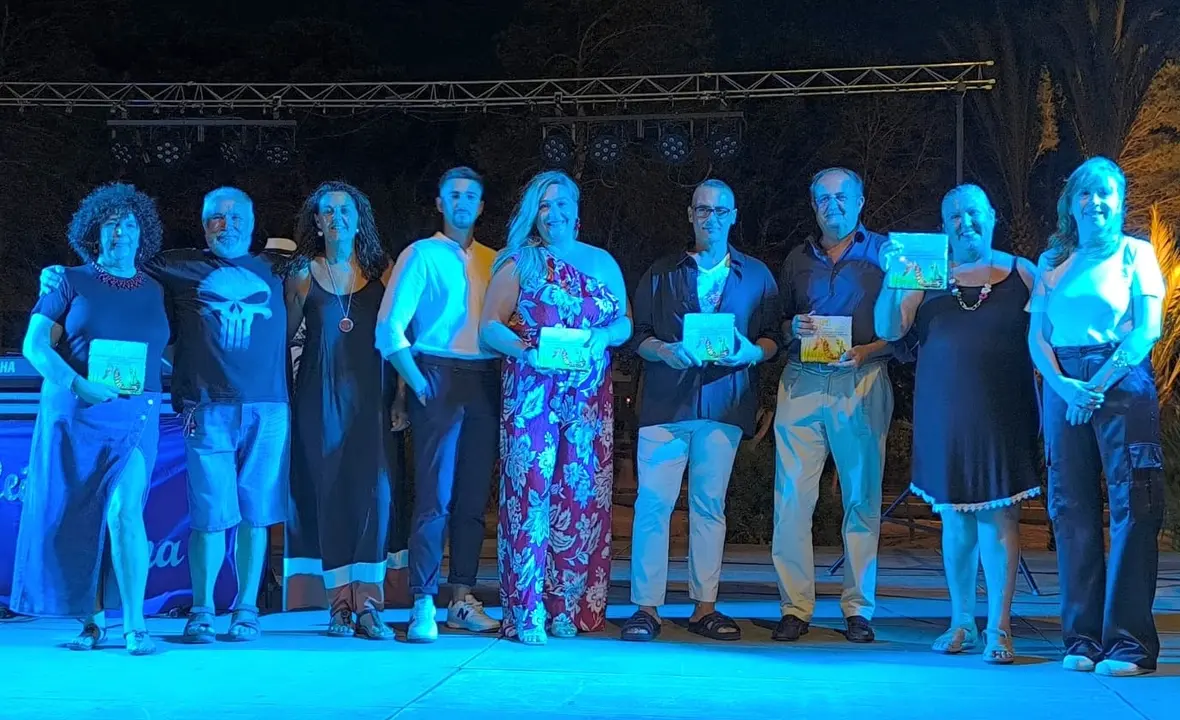 Los premiados con la asociación de vecinos de Playa Honda