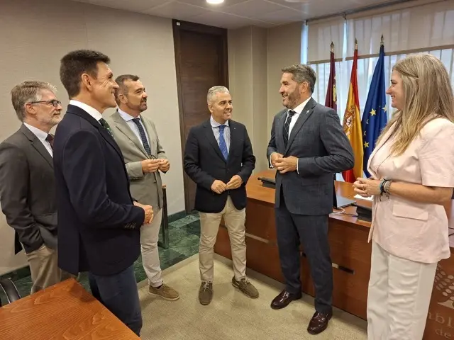 Comisión Ley Simplificación1 en tamaño mediano