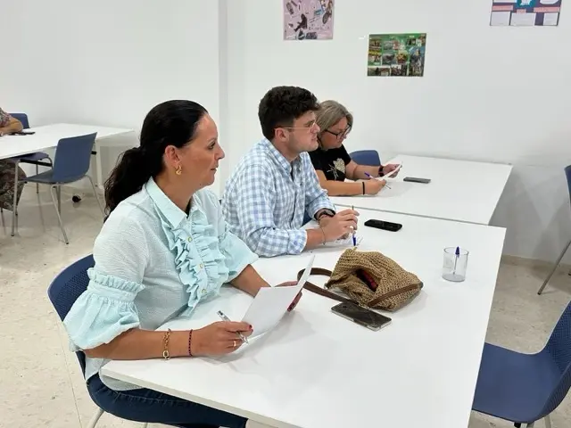La alcaldesa de Fuente Álamo, Juana María Martínez, junto a concejales del equipo de gobierno en un taller de participación ciudadana