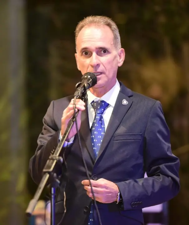 7ab3a5c5-74e7-4e16-a226-c6a718d0ccf1