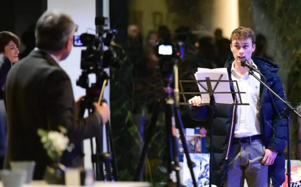 81bae6f8-b353-4e54-9cc7-730f3e4a337f