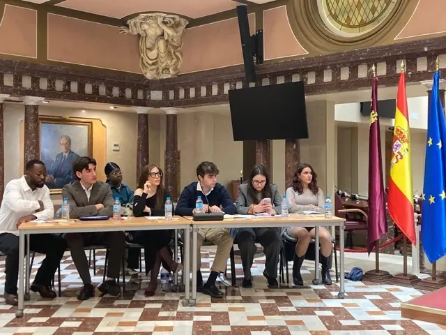 DEBATE UNIVERSITARIO