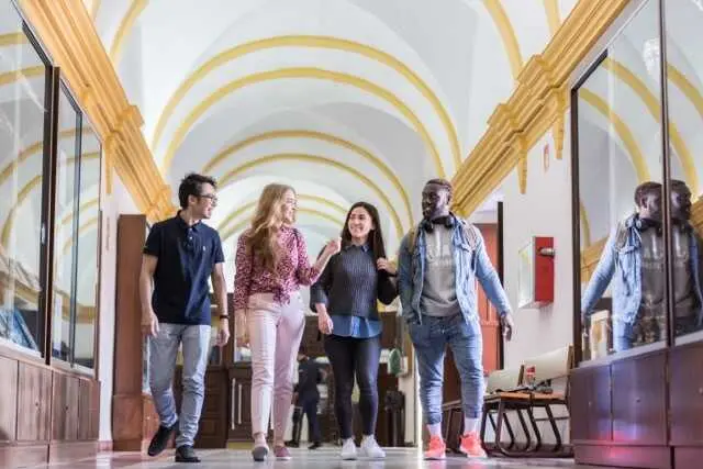 campus life internacional spot modelos anuncio 2020 rusia iran bahamas birmania-32