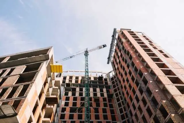 Vista de un edificio en construcción