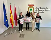 Presentación de la campaña solidaria con la alcaldesa Juana María Martínez, la edil, María de los Ángeles Nortes, Helia y su madre, y representación de la Asoc. de Comerciantes de Fuente Álamo