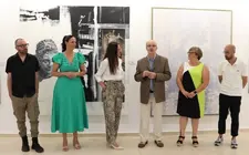 Autoridades municipales y regionales, director del concurso y artistas premiados en una pasada edición