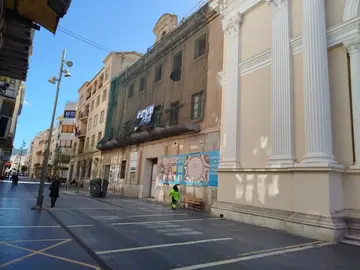 Foto Basílica de la Caridad y edificio