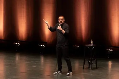 19 ANGEL MARTÍN PRESENTA &lsquo;PUNTO PARA LOS LOCOS&rsquo;