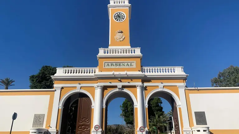 Foto puerta Arsenal 04