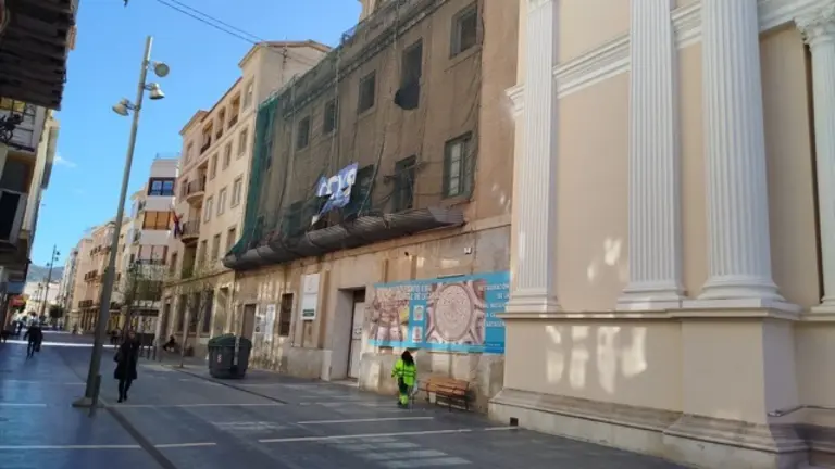 Foto Basílica de la Caridad y edificio