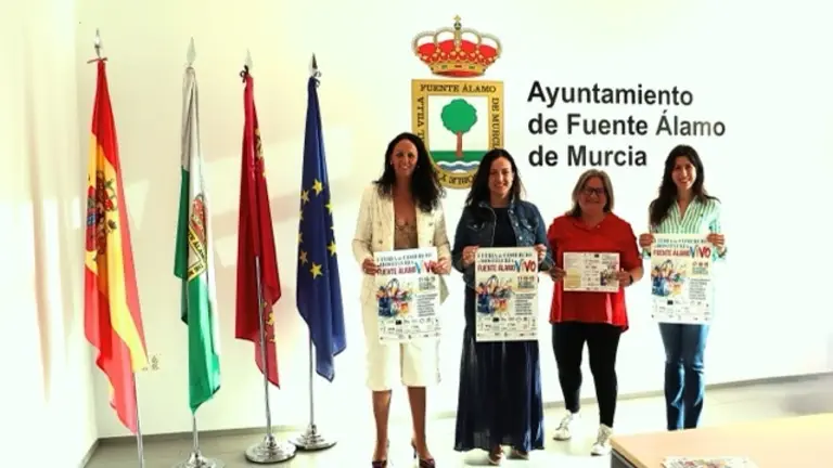 LA ALCALDESA DEL MUNICIPIO JUANA MARÍA MARTÍNEZ ACOMPAÑADA DE CONCEJALAS DEL EQUIPO DE GOBIERNO PRESENTAN LA I EDICIÓN DE LA FERIA DE COMERCIO en tamaño mediano