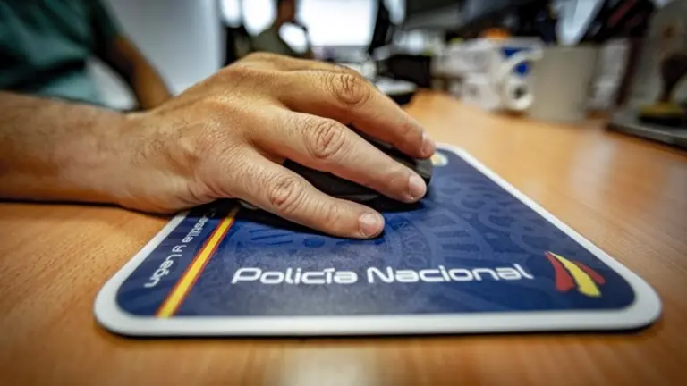 Reportaje al grupo de investigación tecnológica GIT de la Policía Nacional