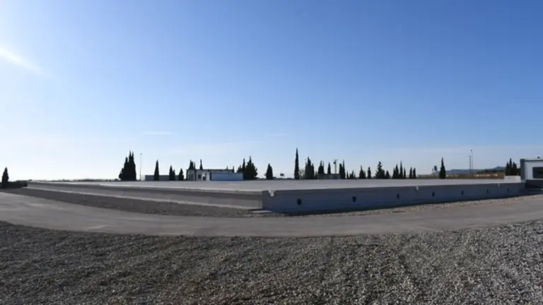 Deposito El Mirador en tamaño mediano