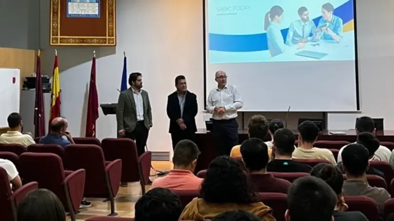 La cátedra Fundación SABIC-UPCT convoca tres becas remuneradas de iniciación a la I+D+i