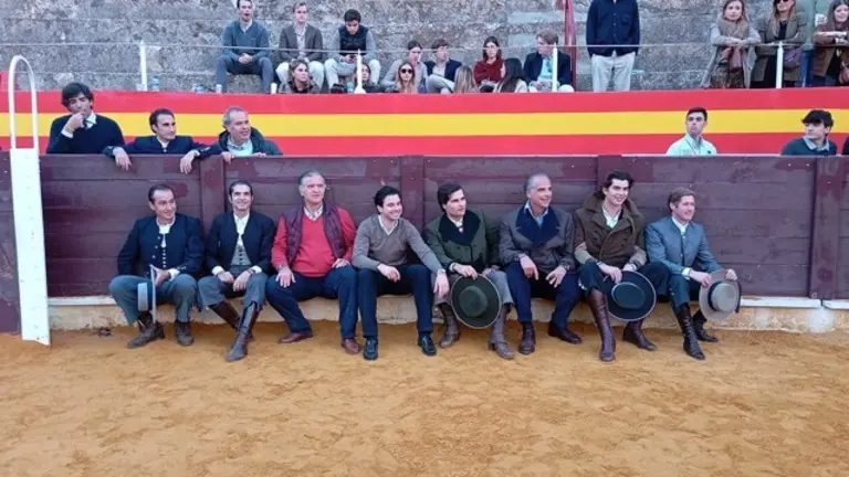 Javier-Conde-y-Francisco-D'Agostino-junto-a-todo-el-cartel-del-festival 6,7,8,9