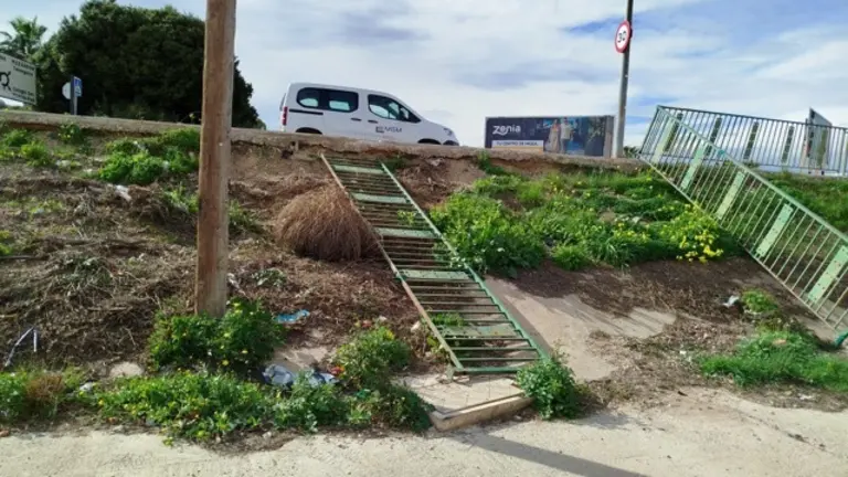 Foto Vallas Rambla Benipila caídas junto Colegio San Vicente de Paúl