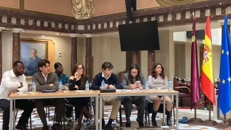 DEBATE UNIVERSITARIO