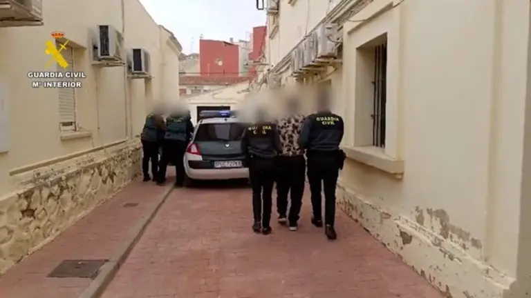 20260317 DETENIDOS HURTO MANDARINAS CAMPO DEL RIO MULA