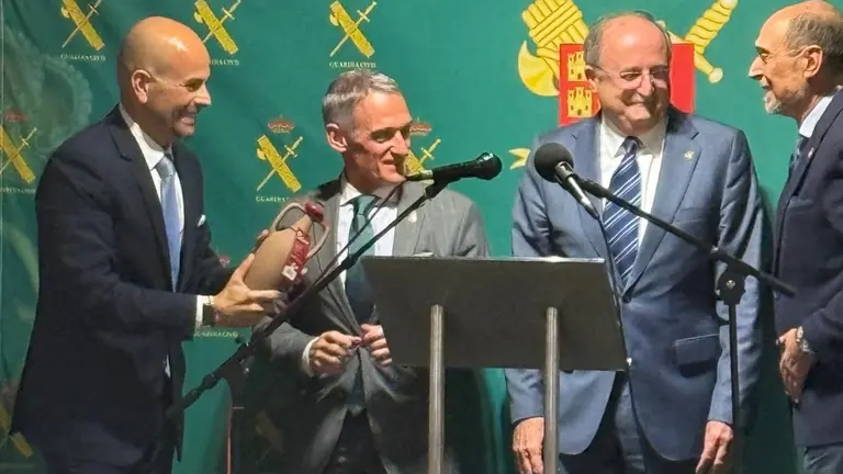 El coronel Castillo junto a Ignacio del Olmo, Tomas Martínez y el comisario Damián Romero