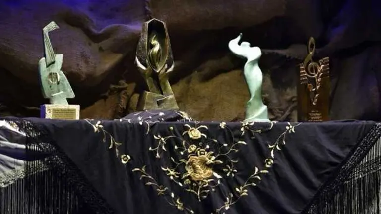 Fotos-ganadores-Cante-Minas_trofeo