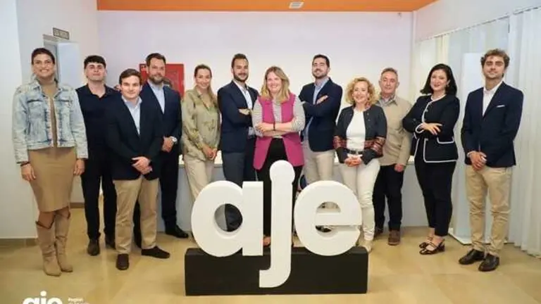 FOTO JUNTA DIRECTIVA AJE
