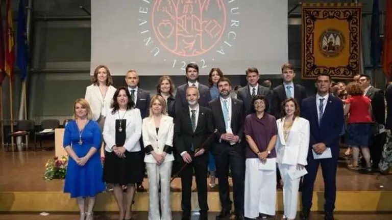 El rector Baixauli junto a su equipo de gobierno,