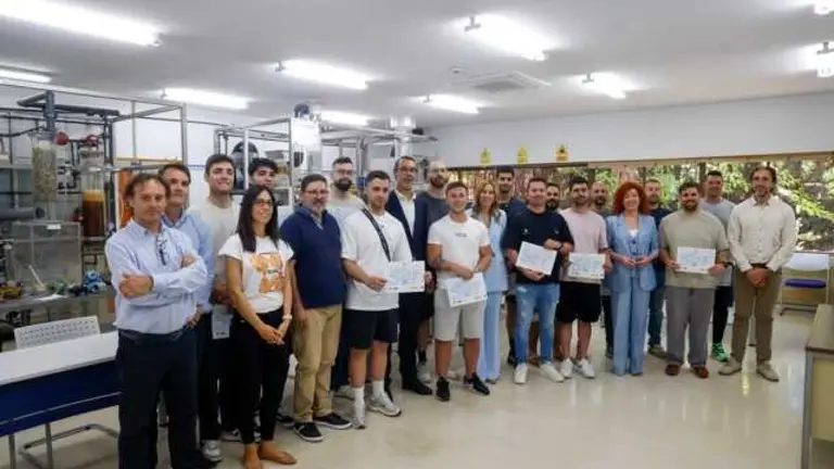 Entrega diplomas certificación de profesionalidad de Gestión y Control de Planta Química