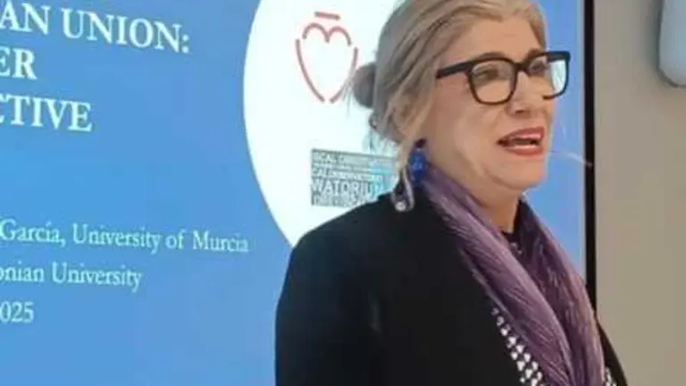 Gloria Alarcón García - Universidad de Murcia