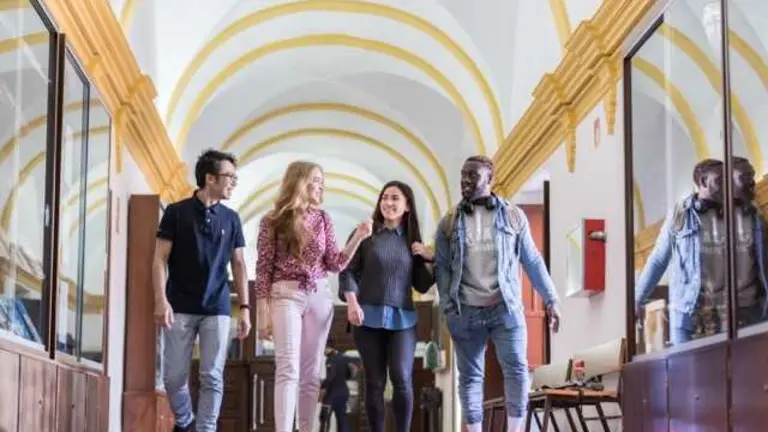 campus life internacional spot modelos anuncio 2020 rusia iran bahamas birmania-32