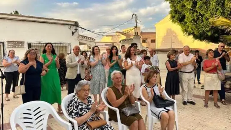 Vecinos y autoridades municipales durante un acto del 325&ordm; aniversario de la Villa de Fuente Álamo