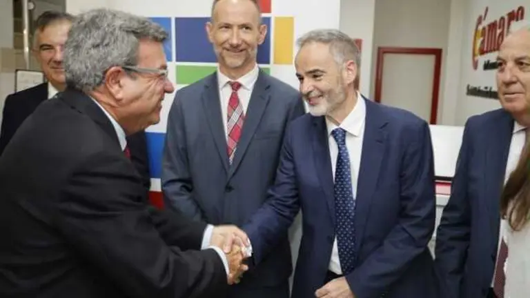 El rector a su llegada a la jornada