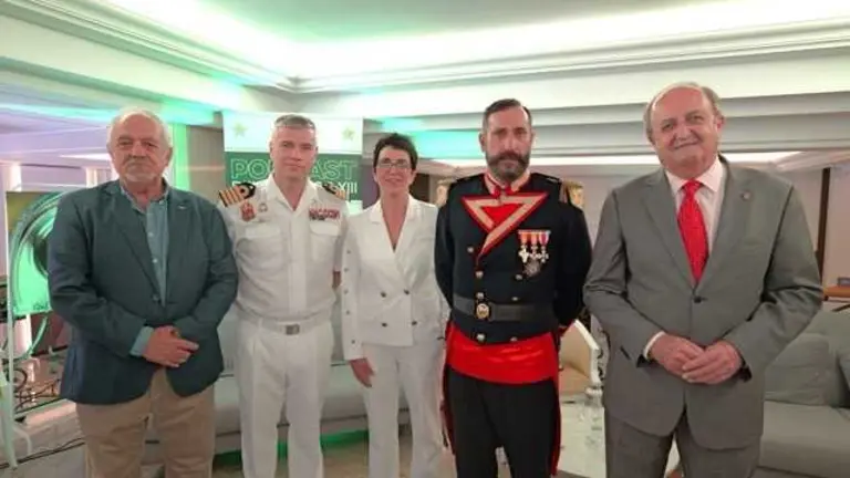 De izquierda a derecha- Diego Quevedo_ Capitán de Navío Alfonso Carrasco_ Eva Gargallo_ Jesualdo Lizón, caracterizado como Isaac Peral_ y Tomás Martínez Pagán, durante la grabación del podcast