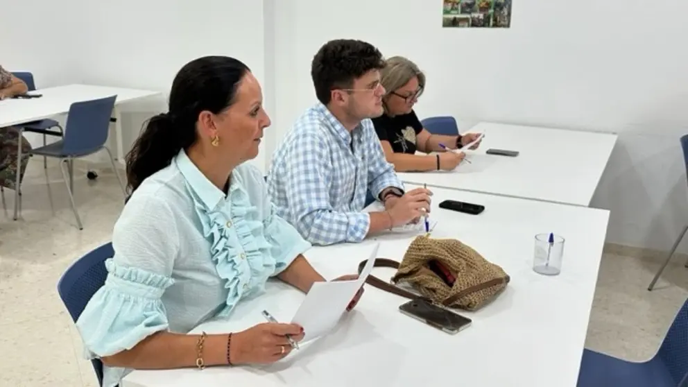 La alcaldesa de Fuente Álamo, Juana María Martínez, junto a concejales del equipo de gobierno en un taller de participación ciudadana