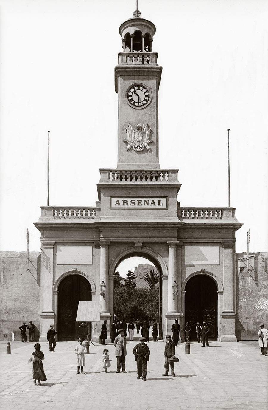 Foto antigua puerta Arsenal