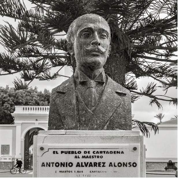 Busto al maestro Alvarez