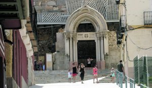PLAZA CONDESA PERALTA. CALLE MONERRI