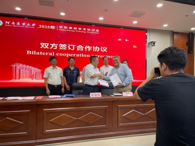 FIRMA ACUERDO CEBAS-UNIVERSIDAD HENAN