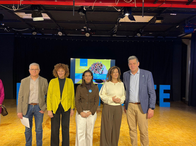 El SG de FSIE, Federico Faus ( Dcha) Junto a la SG de Educacion de la RM Cramen Zamora, 