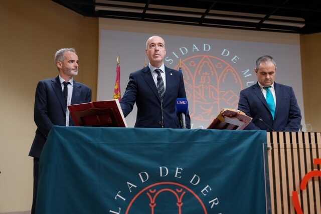 Jura cargo Decano Derecho